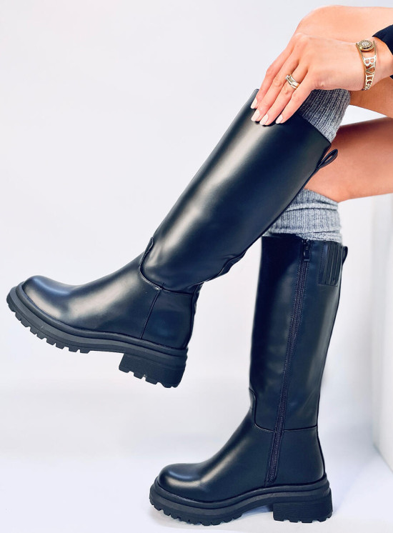 Schwarze Stiefel mit dickem Absatz