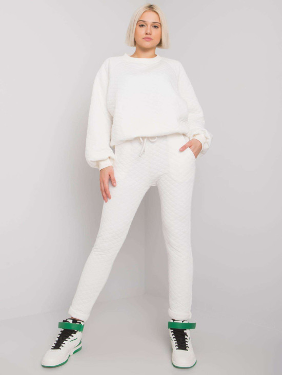 Stylisches Set in Ecru