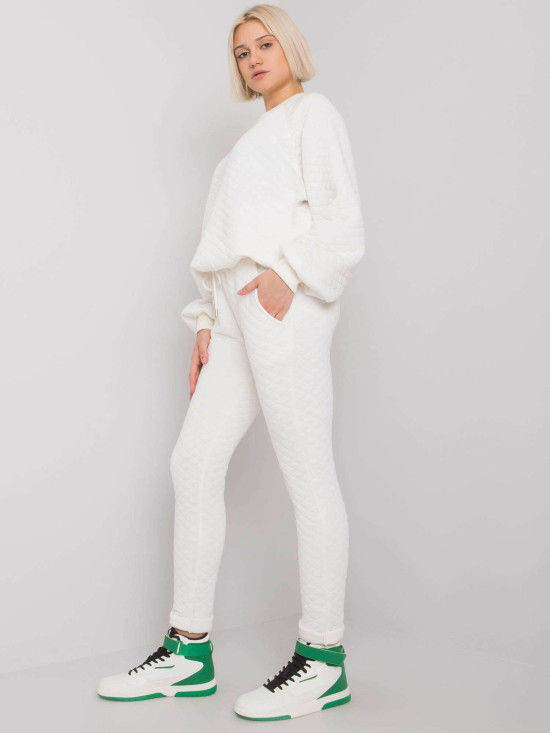 Stylisches Set in Ecru