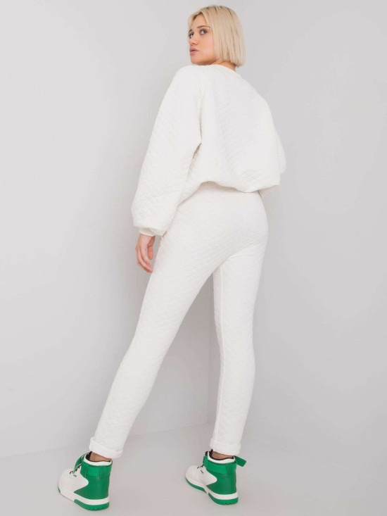 Stylisches Set in Ecru