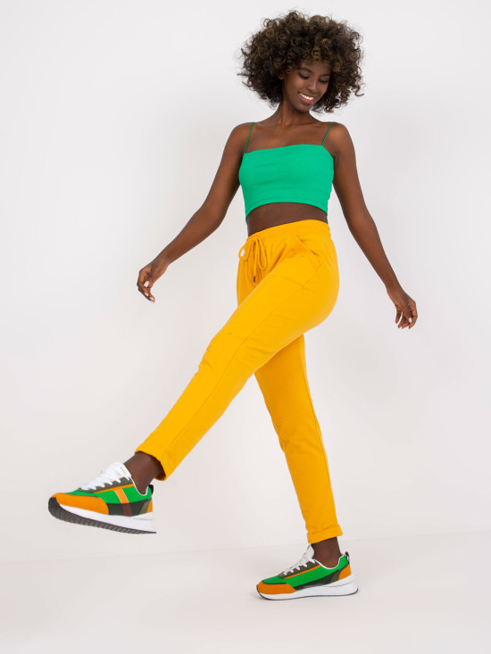 Sportliche Hose in leuchtendem Orange