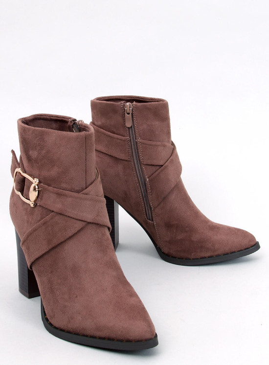 Stiefel mit dekorativer Schnalle Braun