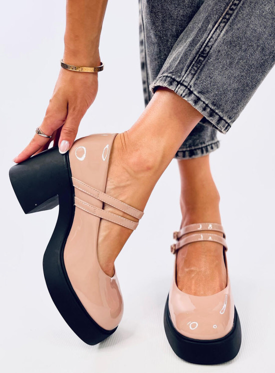 Lackierte Pumps auf breitem Absatz Beige