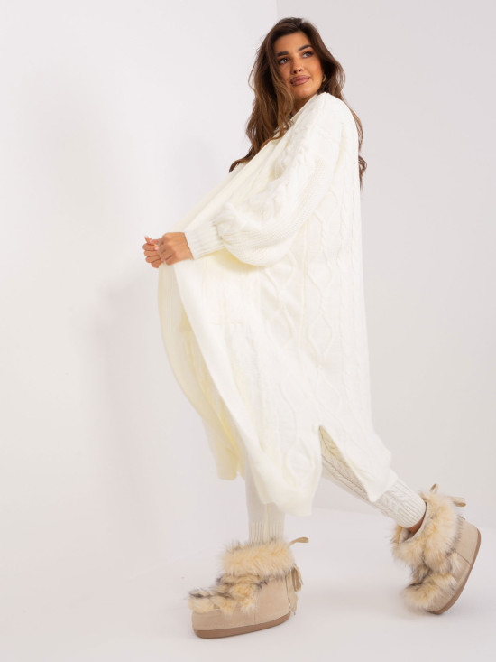 Langer Cardigan in Ecru mit Wolle