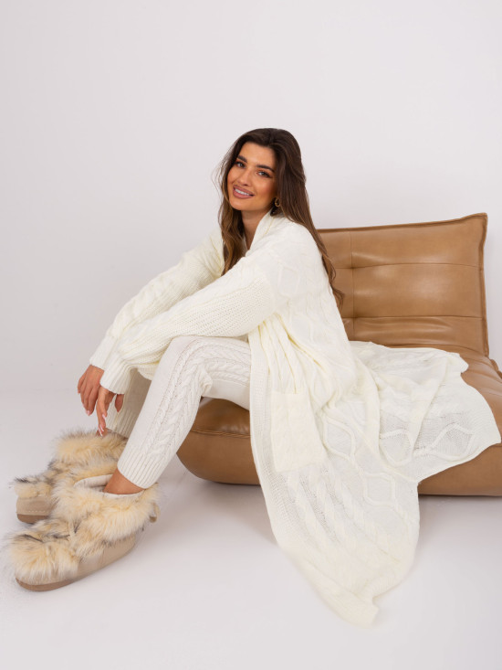 Langer Cardigan in Ecru mit Wolle