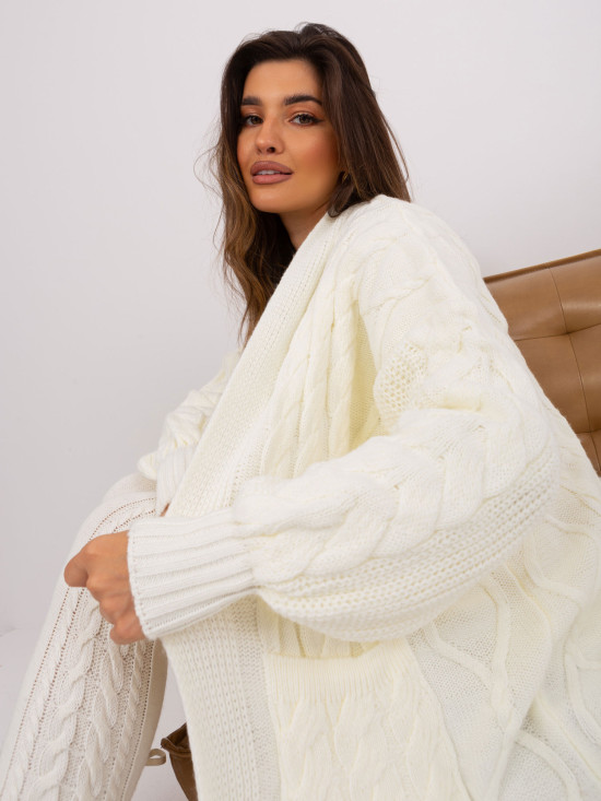 Langer Cardigan in Ecru mit Wolle