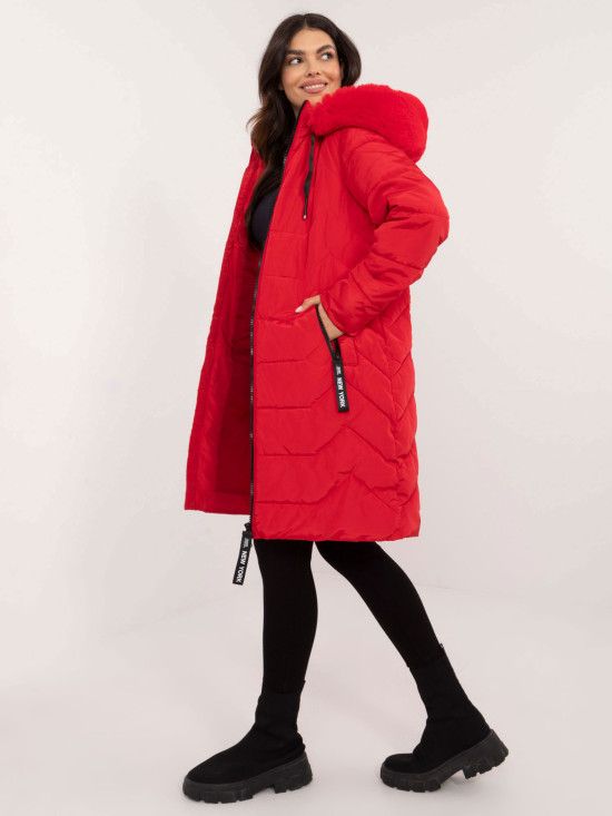 Stylische rote Winterjacke