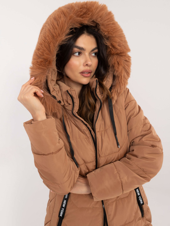 Bequeme Winterjacke mit Kapuze in Camel-Farbe