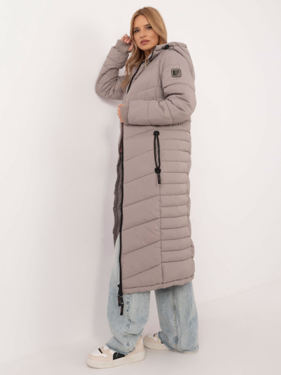 Langer beiger Mantel mit Futter