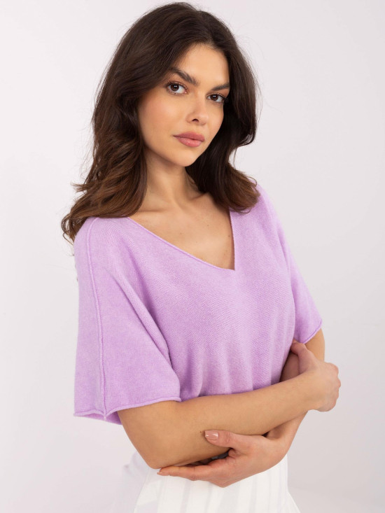 Stylischer lila Pullover mit kurzen Ärmeln