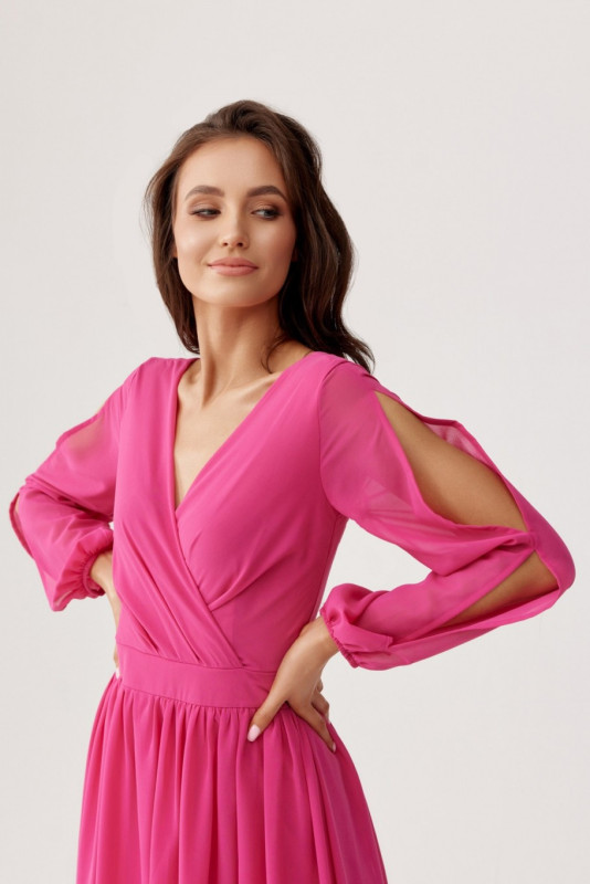 Ausgestelltes Kleid mit Wickelausschnitt und langen Ärmeln in Amaranth