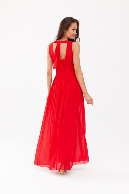 Langes rotes Kleid mit Wickelausschnitt und Rückenschnürung