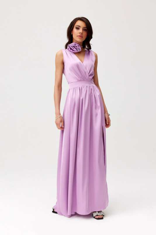 Satin-Maxikleid mit dekorativer Rose in Flieder
