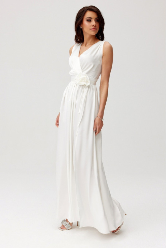 Satiniertes Maxi-Kleid mit Zierrose in Ecru