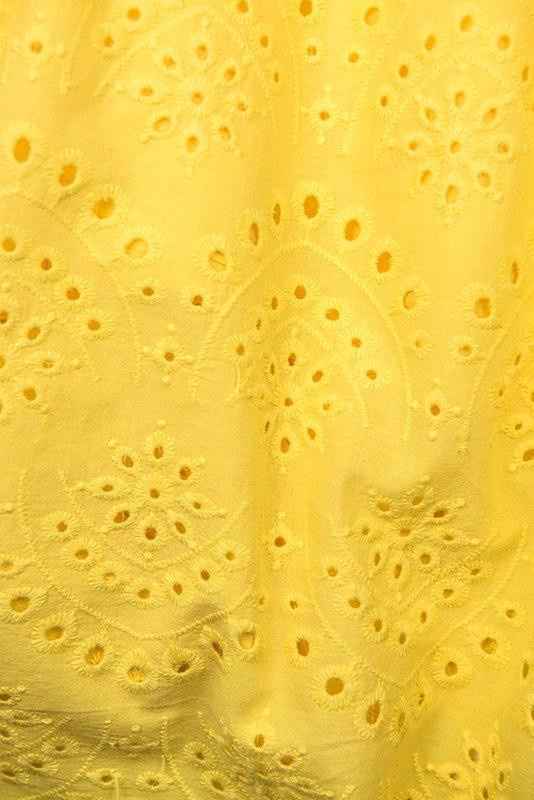 Kleid mit Lochstickerei gelb