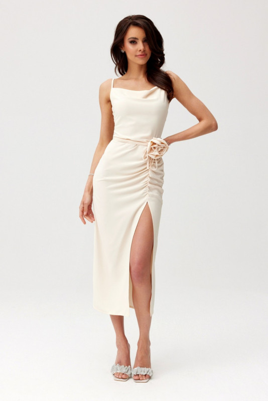 Midi-Kleid mit Drapierung und Zierrose in hellem Beige