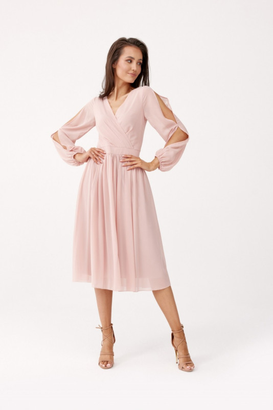 Rosa ausgestelltes Kleid mit Wickelausschnitt und langen Ärmeln