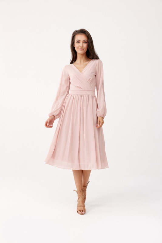Rosa ausgestelltes Kleid mit Wickelausschnitt und langen Ärmeln