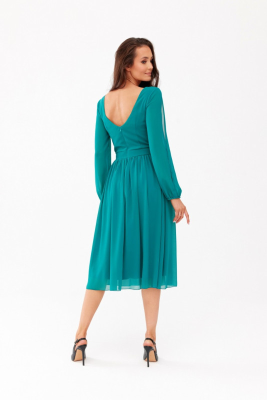 Ausgestelltes Kleid mit Wickelausschnitt und langen Ärmeln in Hellgrün