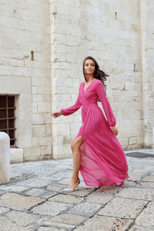 Chiffon-Maxikleid mit langen Ärmeln und Rückenschnürung, amaranthfarben