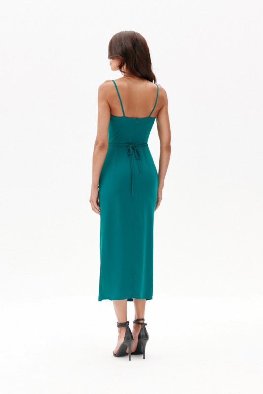 Midi-Kleid mit Raffung und dekorativer Rose in Grün