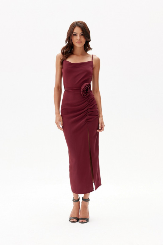 Midi-Kleid mit Drapierung und Zierrose in Bordeaux