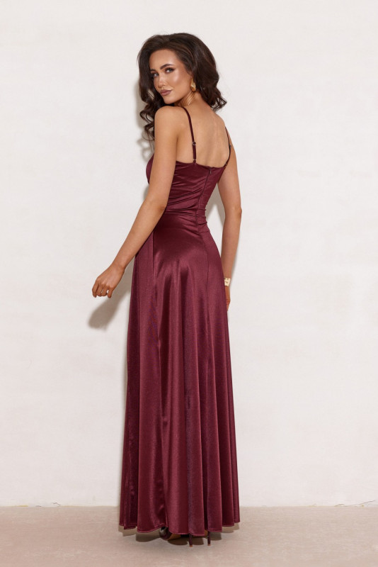 Satiniertes Maxi-Trägerkleid in Bordeaux