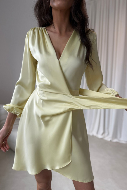 Gelbes Mini-Wickelkleid