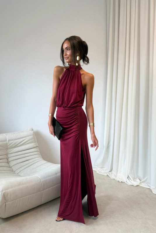 Langes bordeauxrotes Maxikleid mit Schlitz