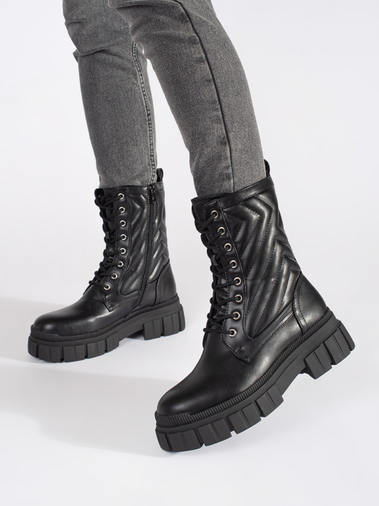 Schwarze Stiefeletten mit gestepptem Muster