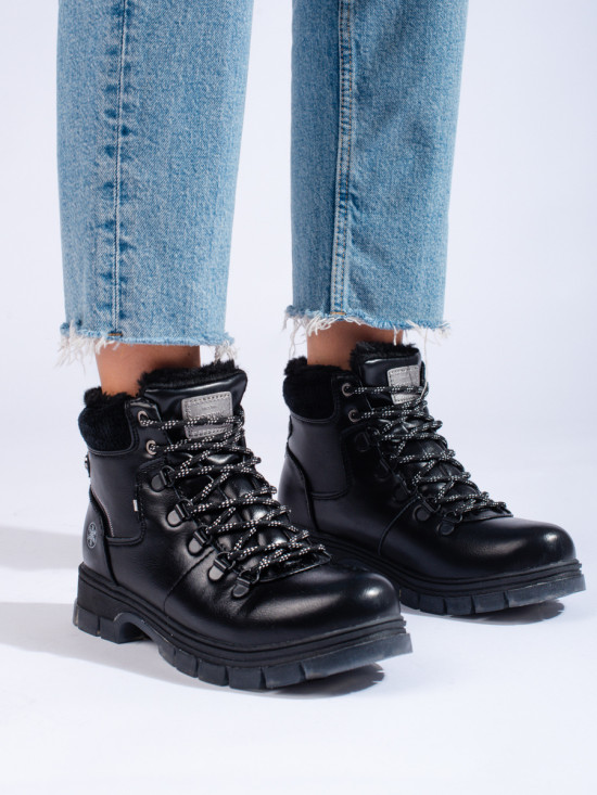 Schwarze Schnürstiefel aus Kunstleder