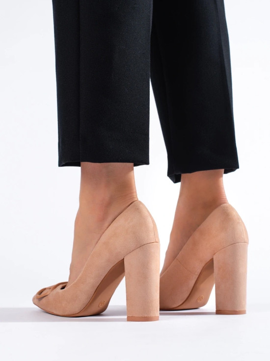 Beige Wildleder Pumps von Vinceza