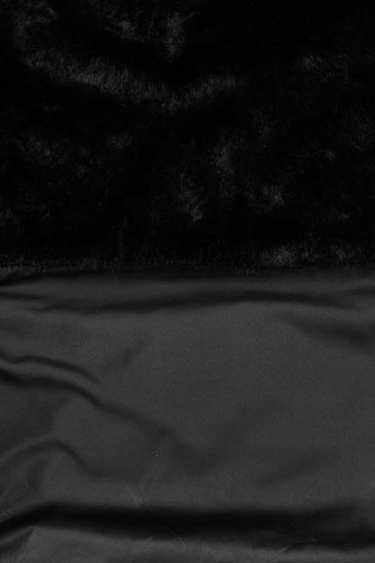 Rote Winterjacke mit Gürtel