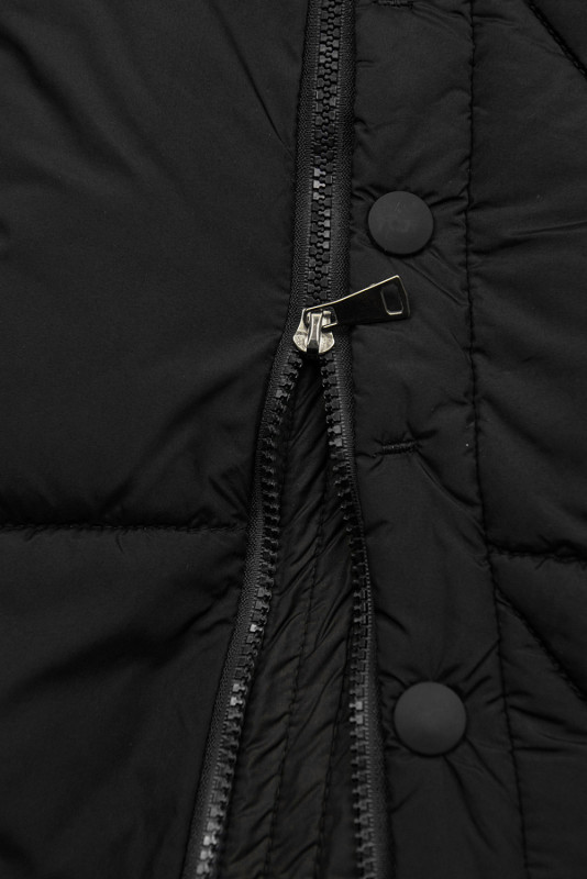 Steppjacke mit Kapuze für den Winter Schwarz