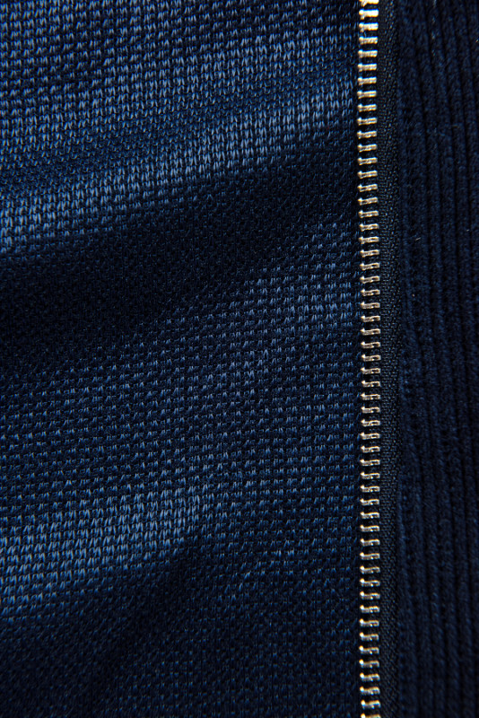 Freizeitanzug mit farbigen Streifen Dunkelblau