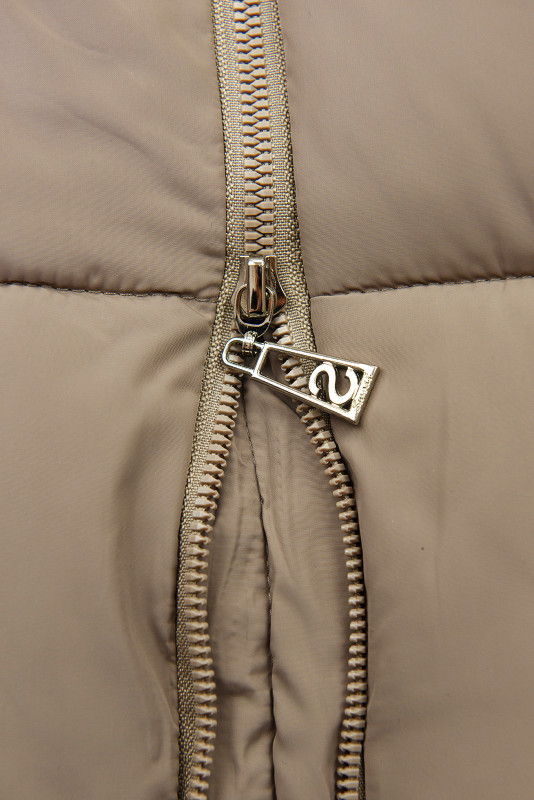 Damen-Steppmantel für den Winter mit voluminöser Kapuze Beige
