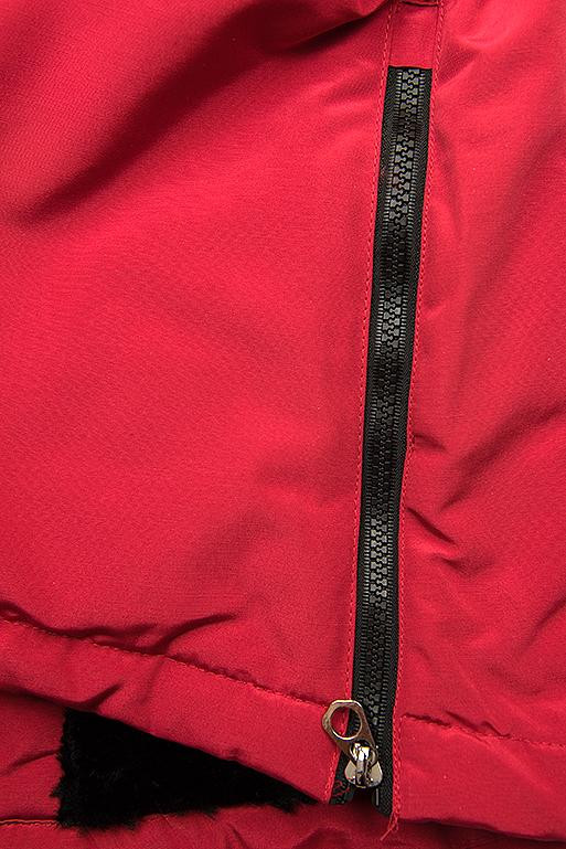 Winterjacke mit hohem Kragen rot