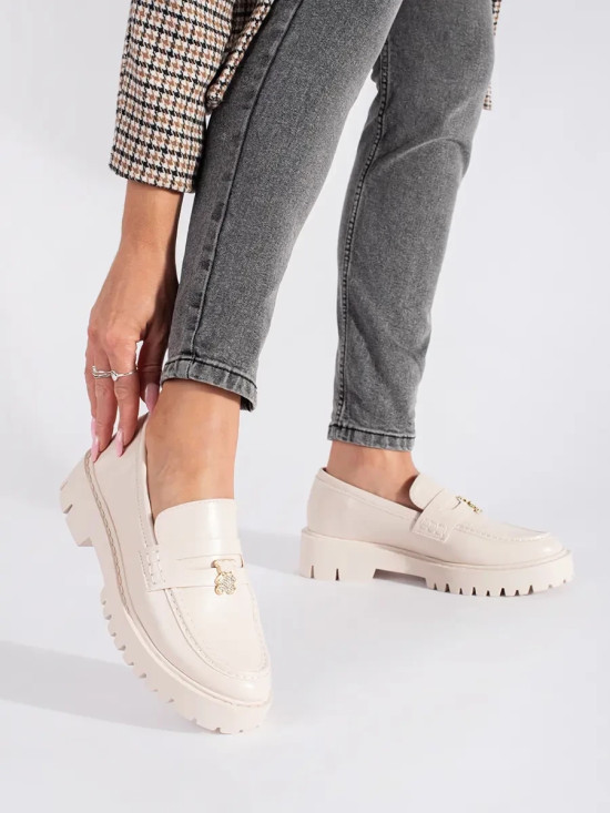 Helle beige Mokassins auf Plattform