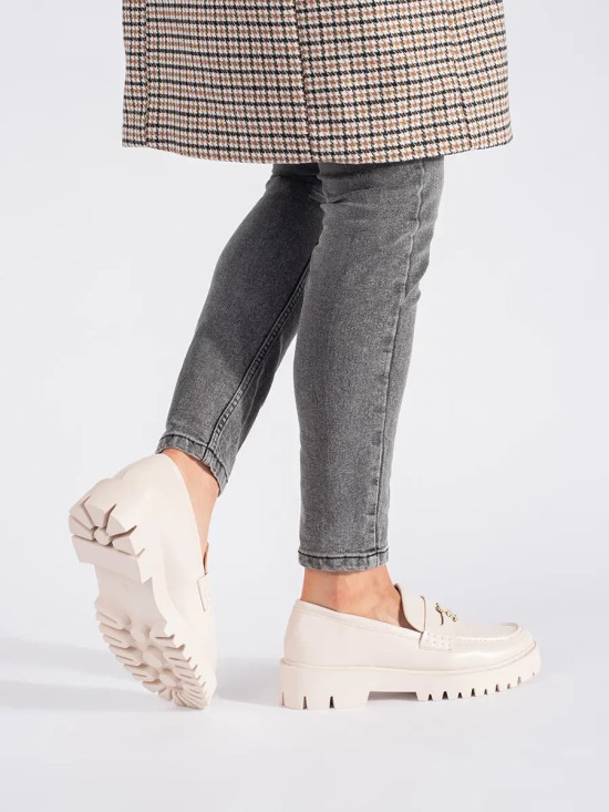 Helle beige Mokassins auf Plattform