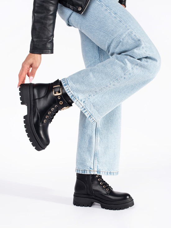 Schwarze Damen Stiefeletten mit dekorativem Riemen