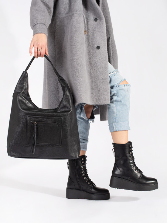 Schwarze Stiefeletten mit dicker Sohle