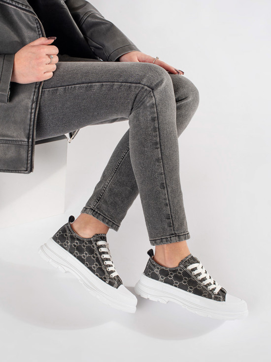 Schwarze Sneakers mit Plateau und Verzierungen