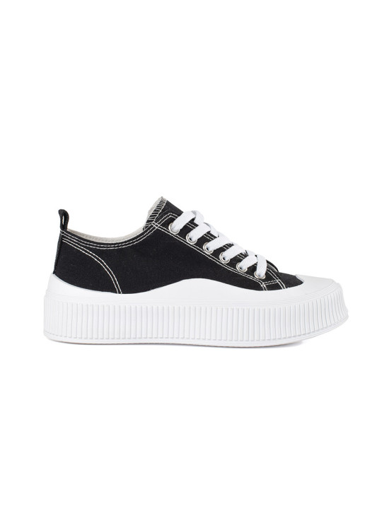 Schwarz-weiße Sneakers mit dicker Sohle