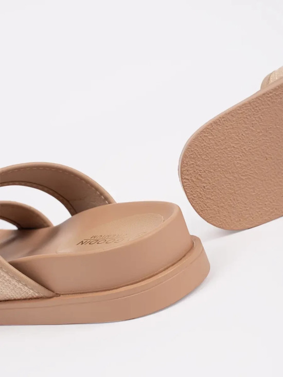 Beige flache Sandalen mit Schnallen