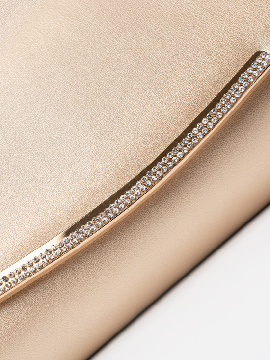 Goldene Clutch mit Kette