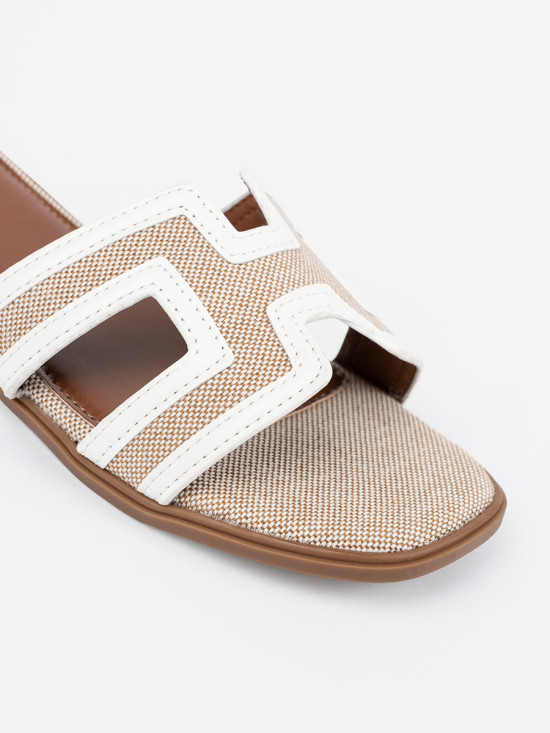 Weiße Slipper mit flachem Absatz