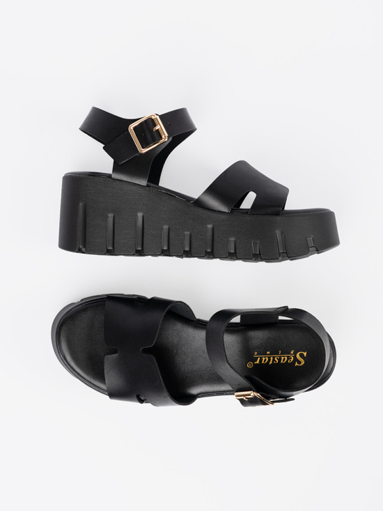 Schwarze Sandalen mit hoher Plattform
