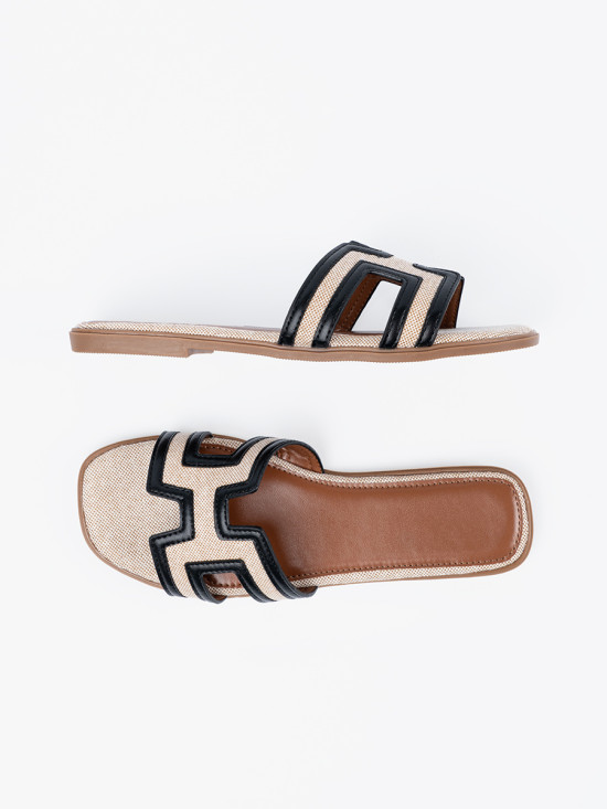 Sandaletten mit dekorativen Ausschnitten