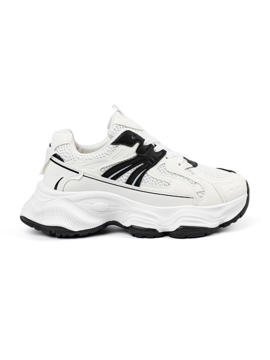 Weiße Sneakers mit dicker Sohle