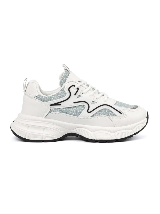 Weiß-grüne Sneakers mit dekorativen Einsätzen